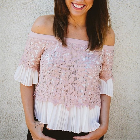 Tops - NWOT Dress Forum strapless shirt size M.